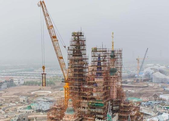 上海迪士尼乐园城堡封顶